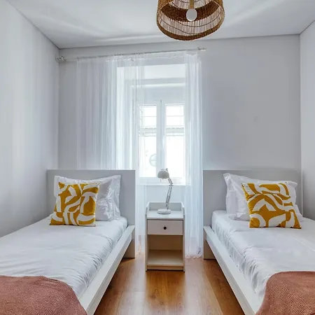 Portucale ! Visconde 3br With Private Terrace דירה אלמאדה